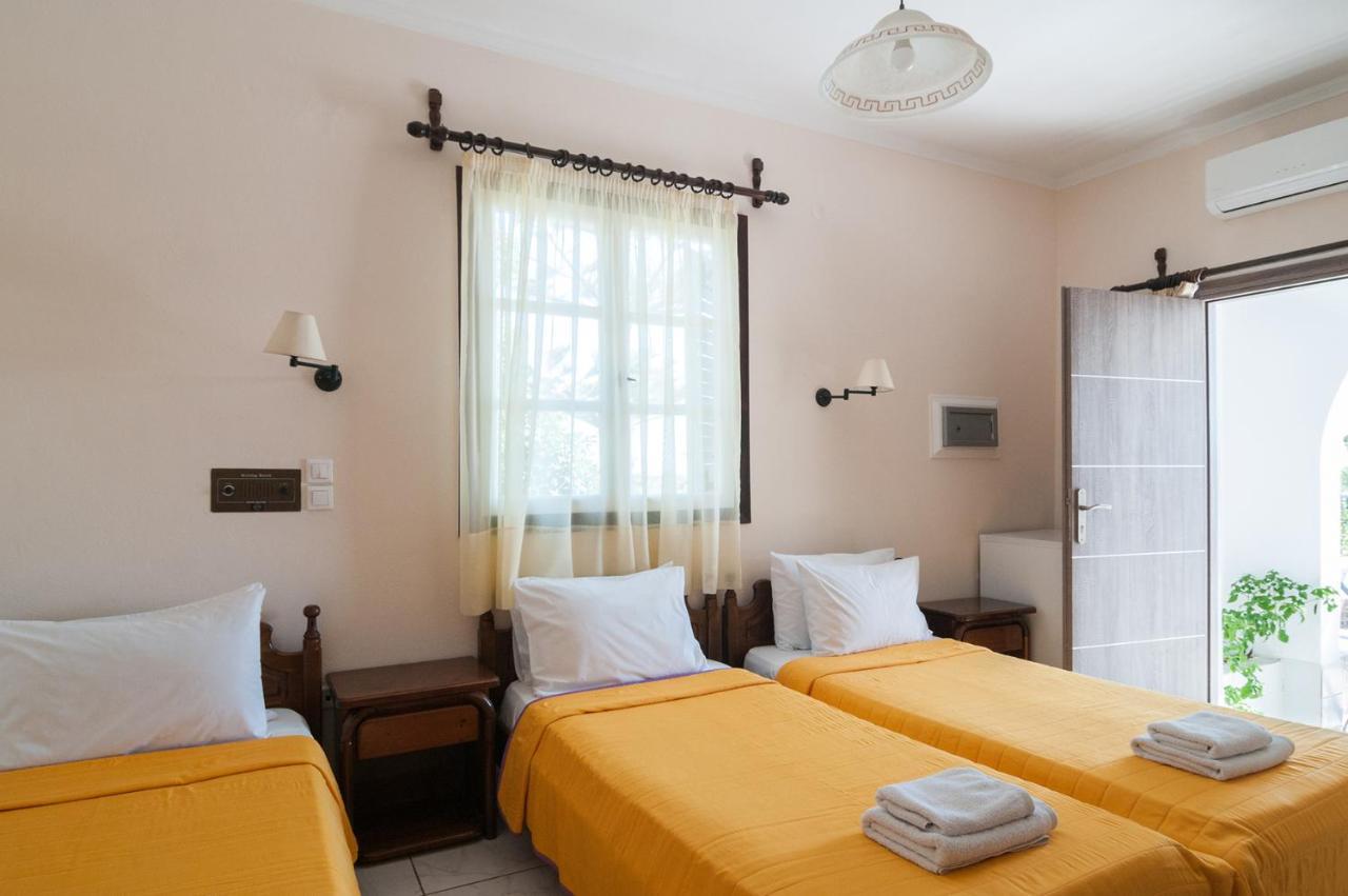 Holiday Beach Resort Santorini بيريسا المظهر الخارجي الصورة